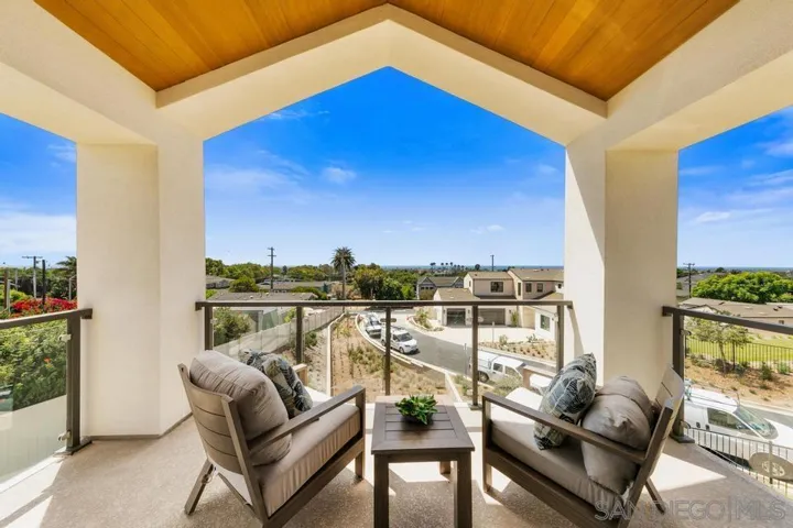 2924 Highland Dr., Carlsbad, California 92008