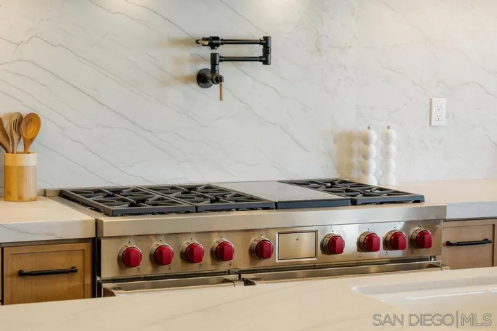 2924 Highland Dr., Carlsbad, California 92008