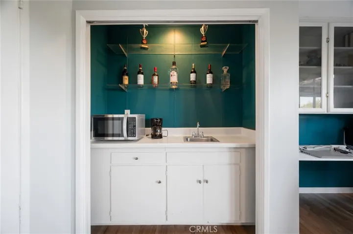 Mini bar