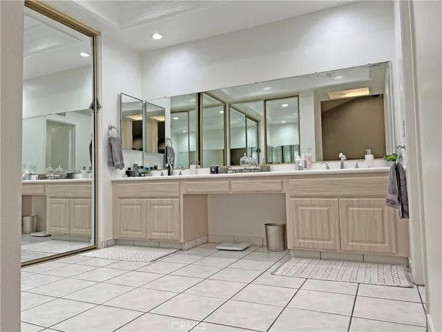 945 S Ridgecrest Cir, Anaheim Hills, California 92807