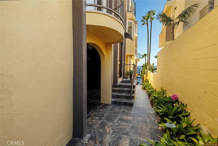 937 Gaviota Drive, Laguna Beach, California 92651