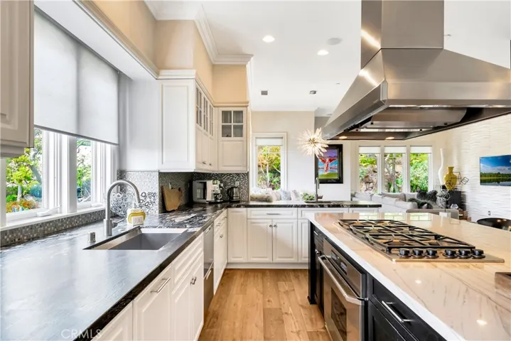 803 Gainsborough Drive, Laguna Beach, California 92651