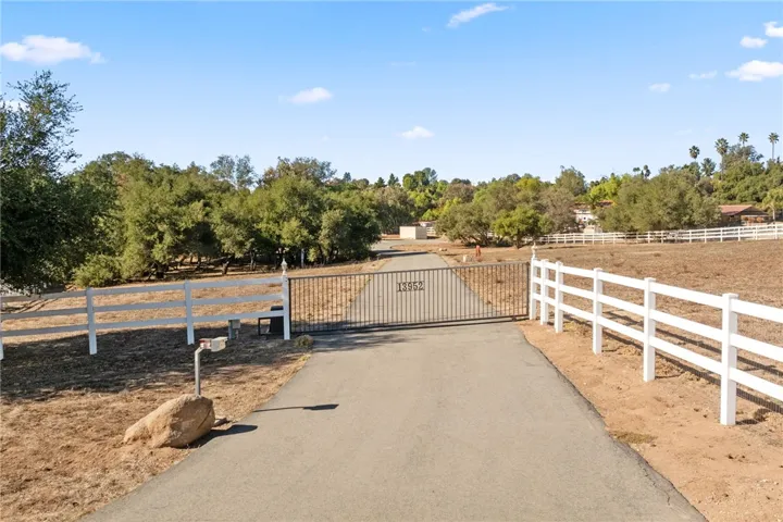 13952 Oakwood Glen Place, Valley Center, California 92082