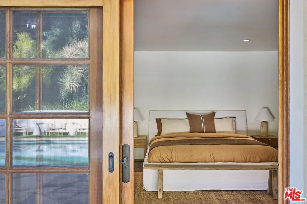 3268 Serra Road, Malibu, California 90265 home-pic-16