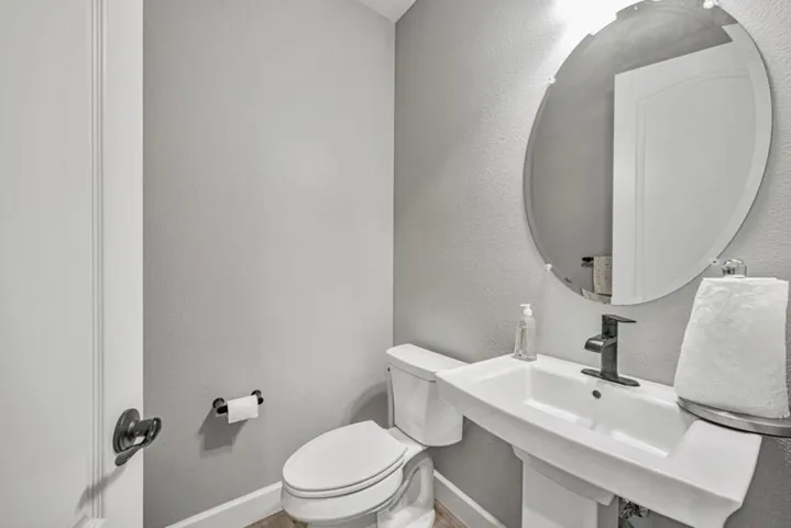 5706 Knight Road, Rohnert Park, California 94928