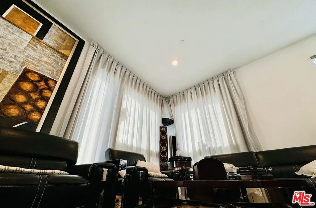 295 Dockside Lane, San Pedro, California 90731 home-pic-9