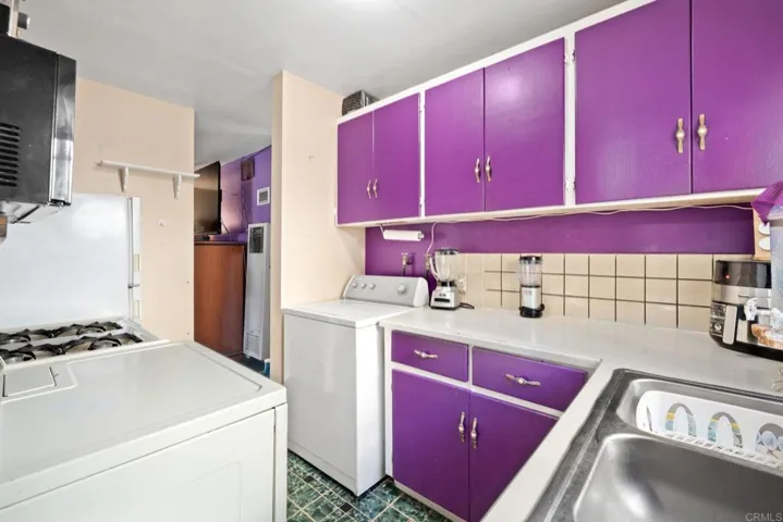 2173 77 Harrison Avenue, San Diego, California 92113