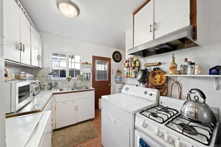 2173 77 Harrison Avenue, San Diego, California 92113