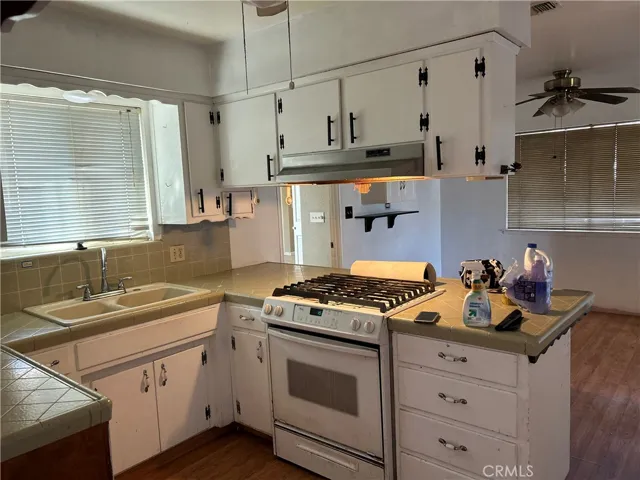 288 N Balmayne Street, Porterville, California 93257