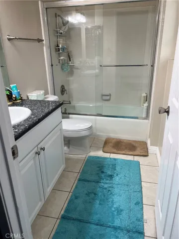Full bath for 2nd bedroom upstairs