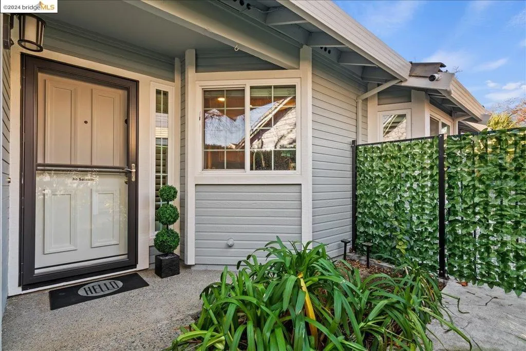 247 Heron Dr, Pittsburg, California 94565 home-pic-2