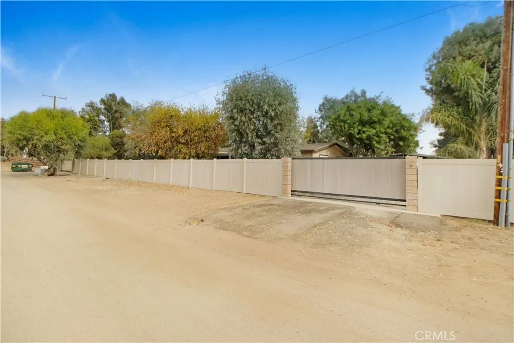 30620 Old Windmill Road, Menifee, California 92584 home-pic-2