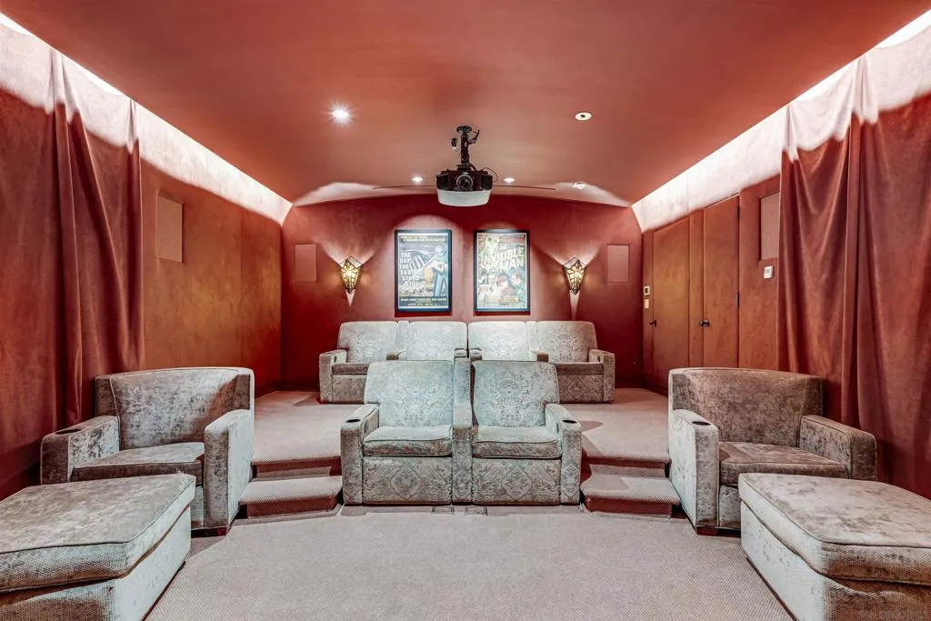 1205 Muirlands Dr, La Jolla, California 92037 home-pic-44