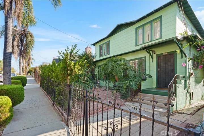 1446 Calumet Avenue, Los Angeles, California 90026