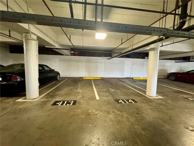 Parking spaces 413/414