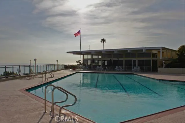 Amazing Pool, Spa & Clubhouse overlooking the Pacific Ocean. The clubhouse can be rented out for special events.