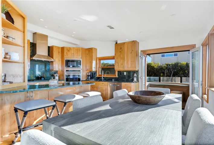 206 Grandview Street, Laguna Beach, California 92651