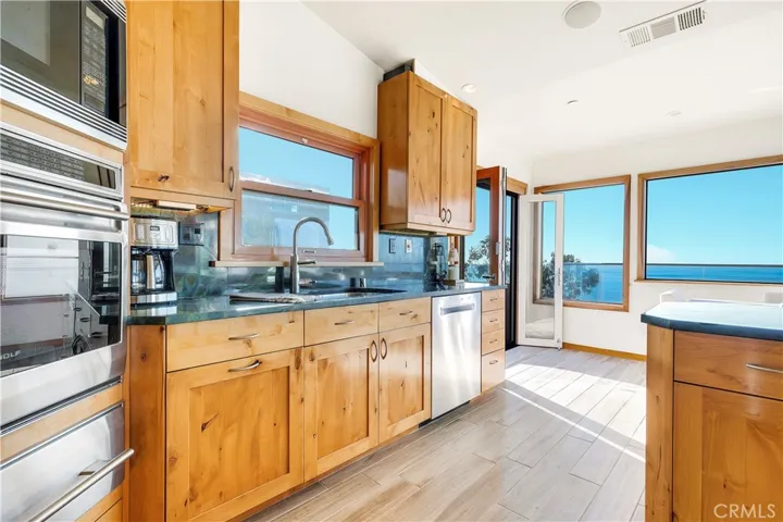 206 Grandview Street, Laguna Beach, California 92651
