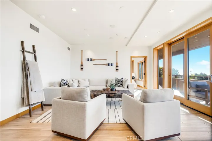 206 Grandview Street, Laguna Beach, California 92651