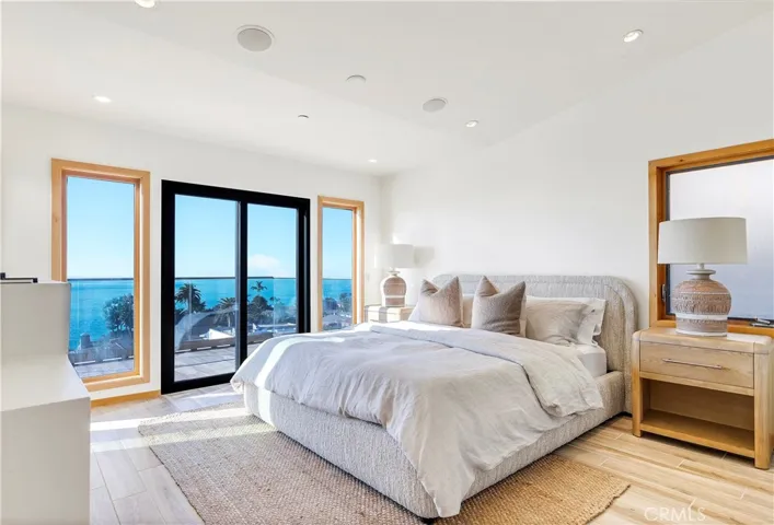 206 Grandview Street, Laguna Beach, California 92651