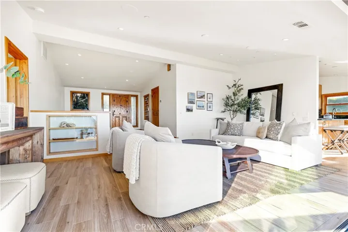 206 Grandview Street, Laguna Beach, California 92651
