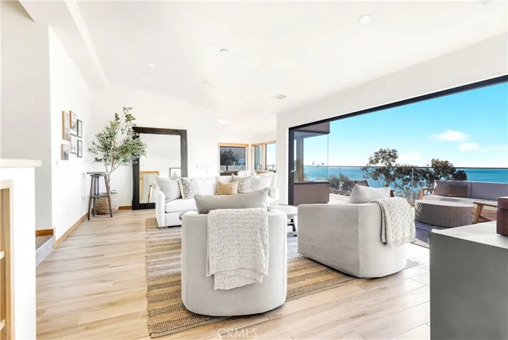 206 Grandview Street, Laguna Beach, California 92651