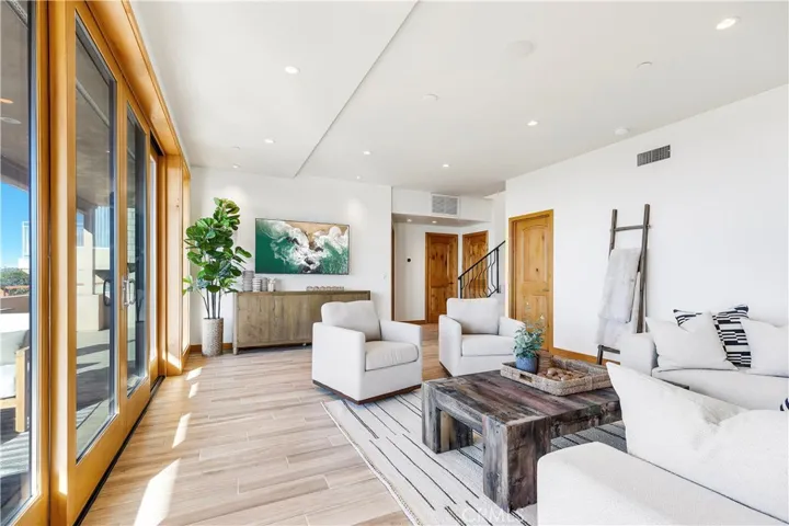 206 Grandview Street, Laguna Beach, California 92651