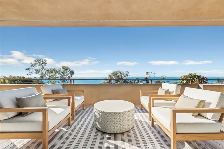 206 Grandview Street, Laguna Beach, California 92651