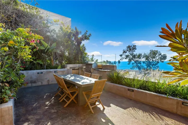 206 Grandview Street, Laguna Beach, California 92651