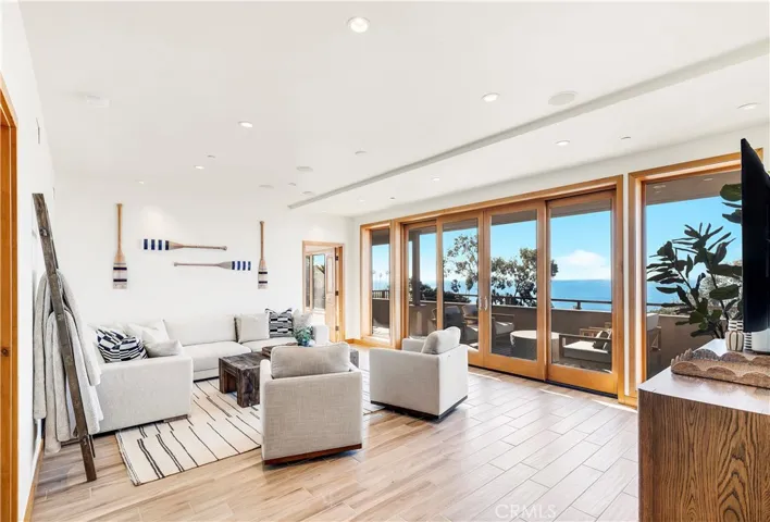 206 Grandview Street, Laguna Beach, California 92651