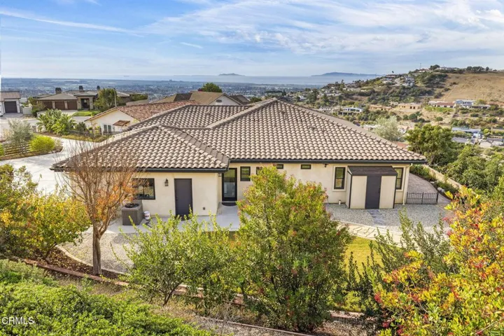 6-web-or-mls-UpmarketMedia-7155Ridge-6a