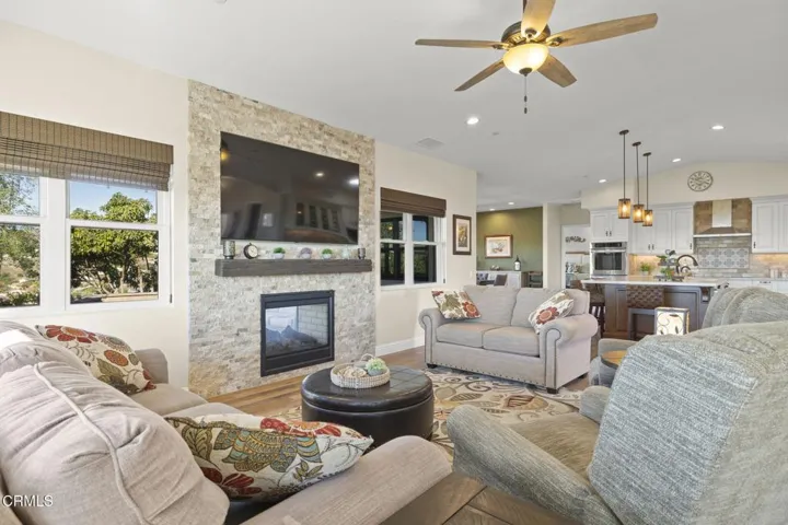 12-web-or-mls-UpmarketMedia-7155Rid-87
