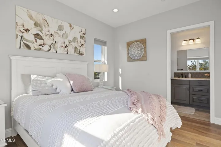 40-web-or-mls-UpmarketMedia-7155Rid-9