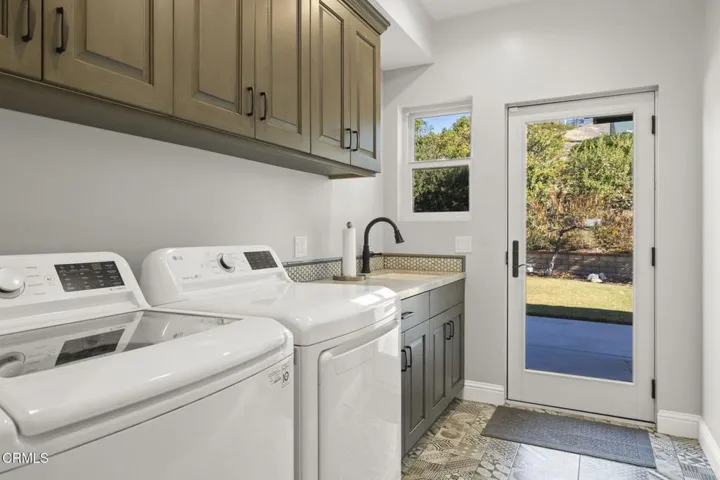 48-web-or-mls-UpmarketMedia-7155Rid-33
