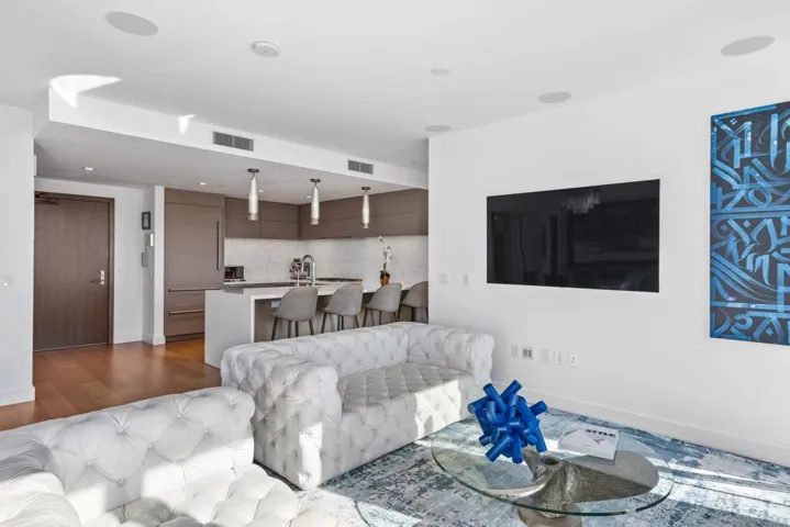 888 W E Street 1903, San Diego, California 92101