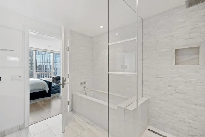 888 W E Street 1903, San Diego, California 92101