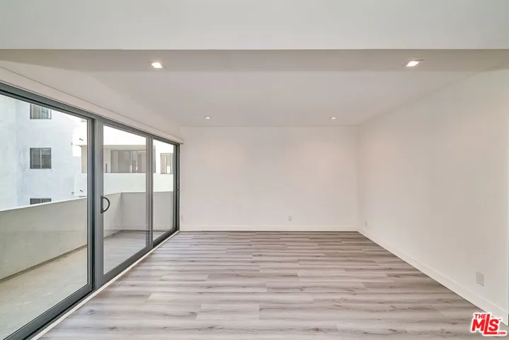 145 S Maple Drive 202, Beverly Hills, California 90212