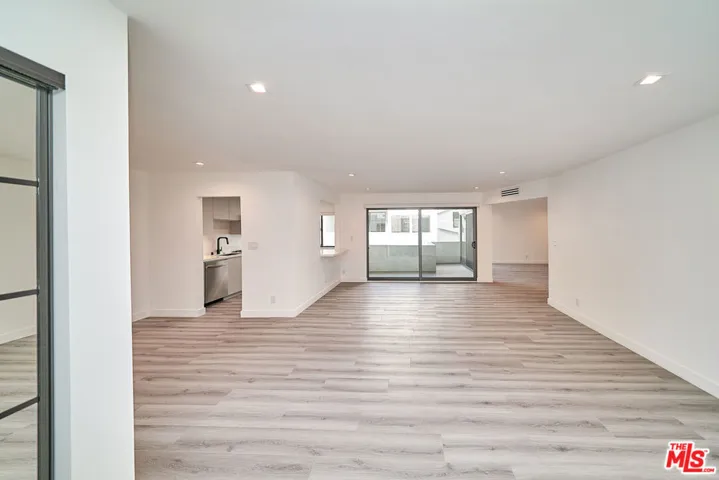 145 S Maple Drive 202, Beverly Hills, California 90212