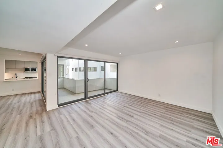 145 S Maple Drive 202, Beverly Hills, California 90212