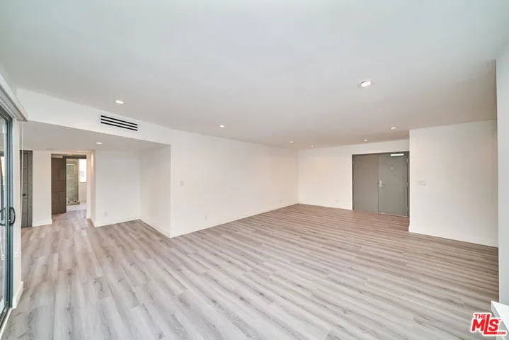 145 S Maple Drive 202, Beverly Hills, California 90212