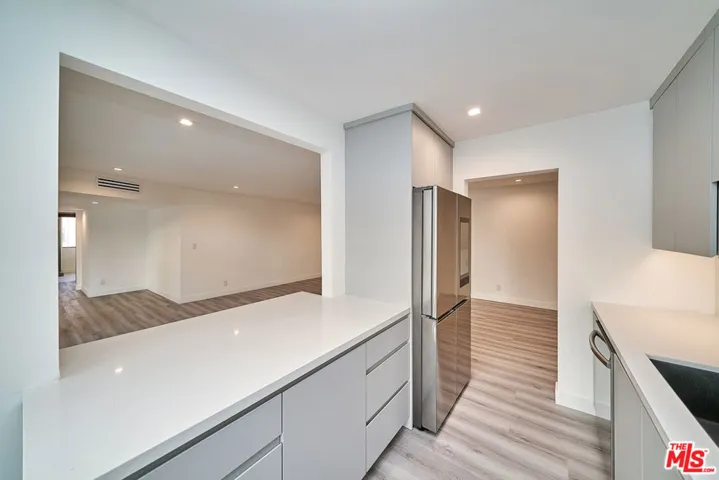 145 S Maple Drive 202, Beverly Hills, California 90212