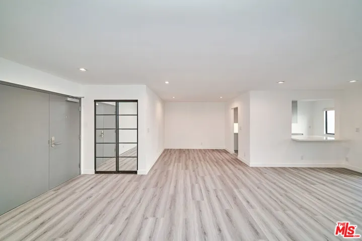 145 S Maple Drive 202, Beverly Hills, California 90212