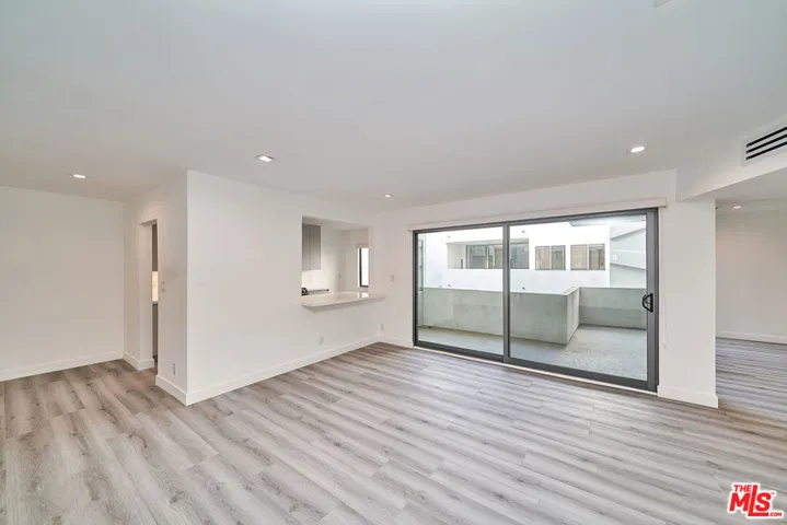 145 S Maple Drive 202, Beverly Hills, California 90212