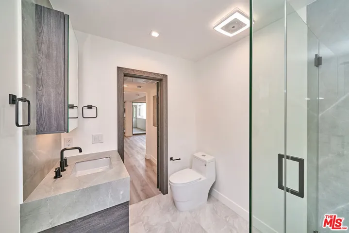 145 S Maple Drive 202, Beverly Hills, California 90212