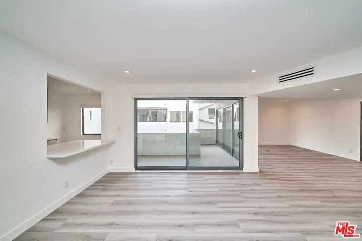 145 S Maple Drive 202, Beverly Hills, California 90212