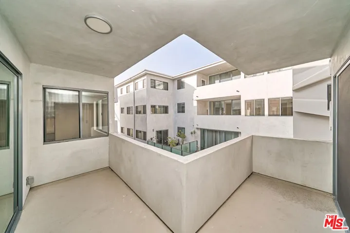 145 S Maple Drive 202, Beverly Hills, California 90212
