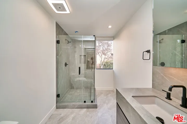 145 S Maple Drive 202, Beverly Hills, California 90212