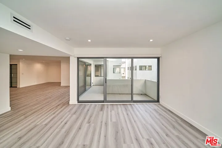 145 S Maple Drive 202, Beverly Hills, California 90212