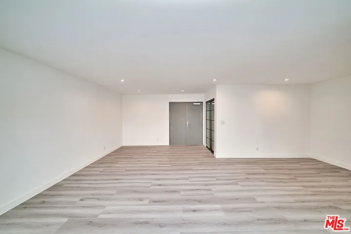 145 S Maple Drive 202, Beverly Hills, California 90212