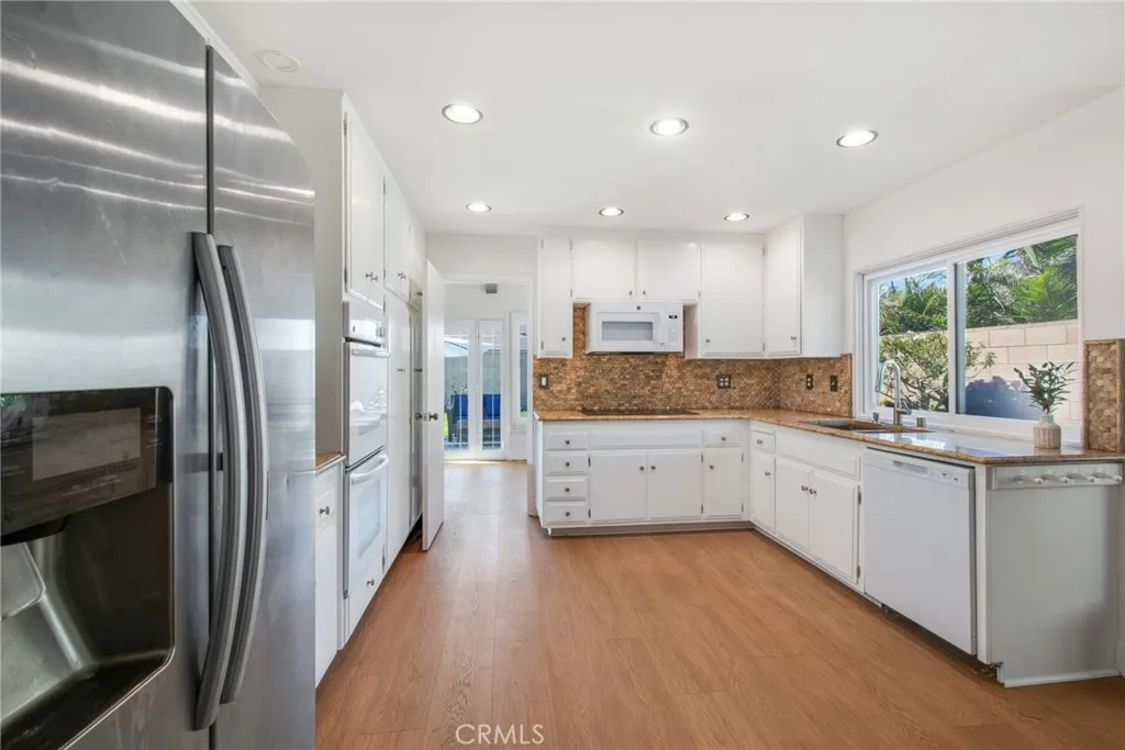 21041 Strathmoor Lane, Huntington Beach, California 92646 home-pic-8